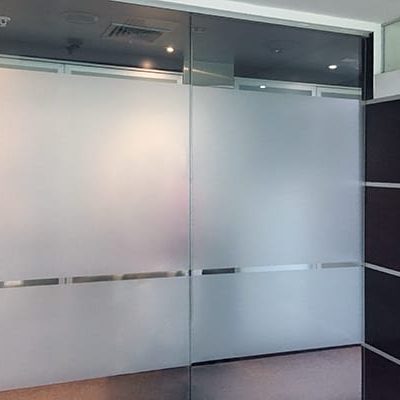 Vinil arenado para vidrios de oficinas